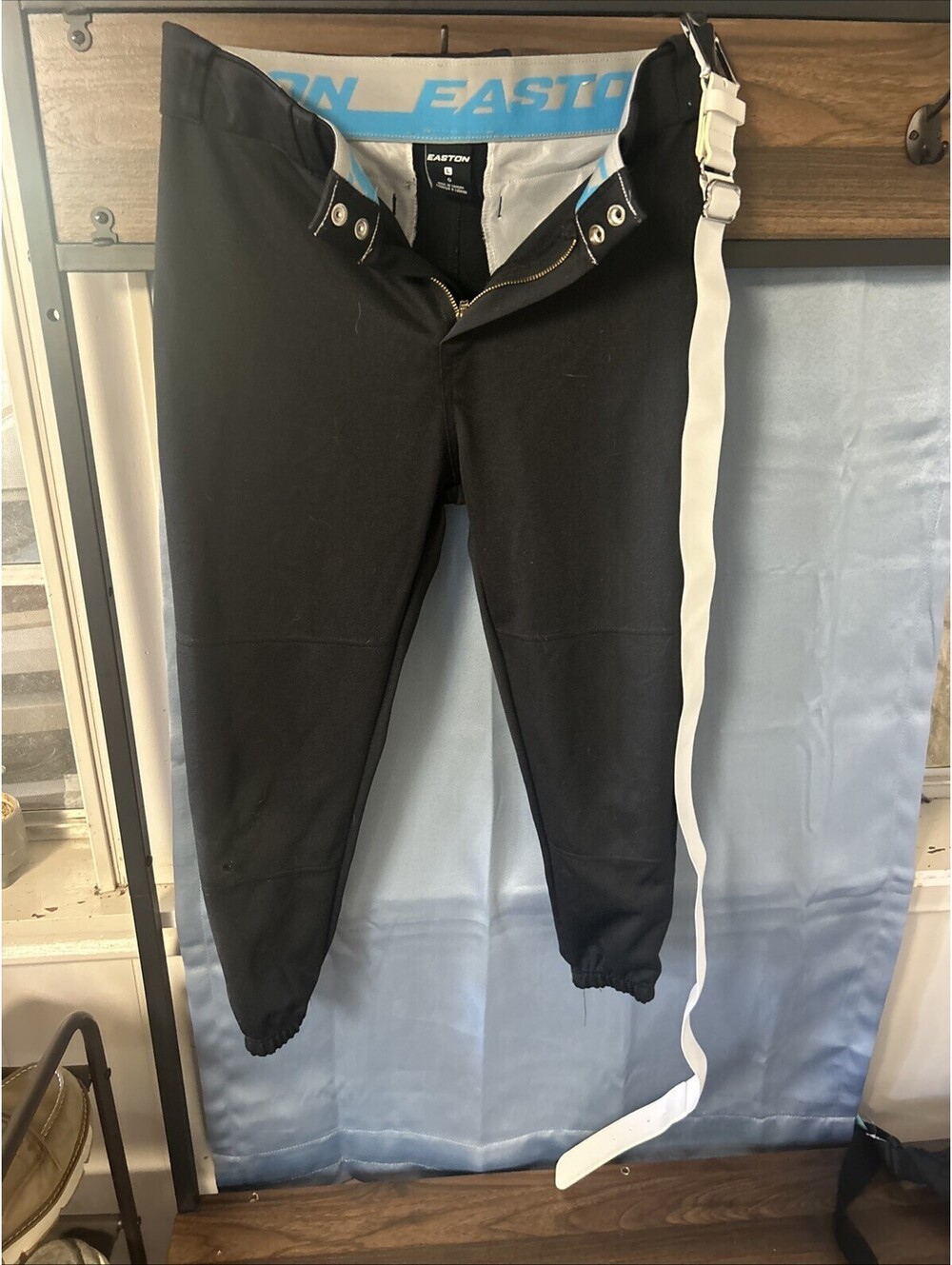 Easton Girls Size Large Black Softball Pants With White Belt